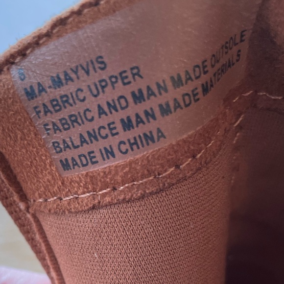 Mari A. Ankle bootie 8M chestnut 4 inch faux suede heels - Picture 8 of 8